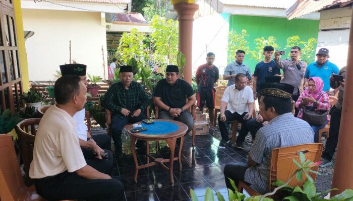 Kapolres Bolmong Bersama Unsur Forkopimda Melayat ke Rumah Duka Korban Penikaman.