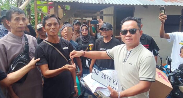 Didampingi dr Wenny Gaib,RSB Serahkan Satu Unit Motor Kepada Warga Mongkonai