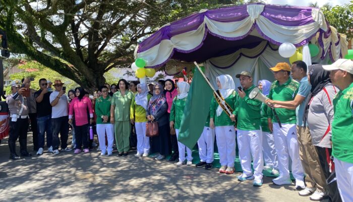 Didampingi Ketua TP-PKK, Bupati Bolmong Resmi Melepas Karnaval Gebyar PAUD 2025