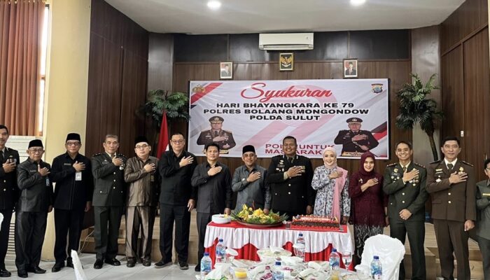 Bupati Yusra Alhabsyi dan Wabup Doni Lumenta Hadiri Upacara HUT Bhayangkara ke-79 Tingkat Kabupaten Bolmong