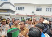 Ratusan Mahasiswa Long March ke Kantor Wali Kota, Soroti Sampah dan Taman Kota