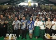 Gubernur Yulius Selvanus dan Ketua TP-PKK Sulut Hadiri Ibadah Natal di Mopuya