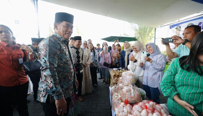 Gubernur Yulius Tinjau Gerakan Pangan Murah, Pastikan Distribusi dan Harga Stabil