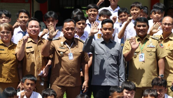 Dampingi Wapres Gibran di Minahasa, Gubernur Yulius Selvanus Pastikan Percepatan Penanganan Pasca-Gempa Sulut