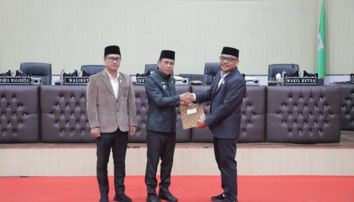 Wali Kota Hadiri Paripurna Rekomendasi LKPJ 2025