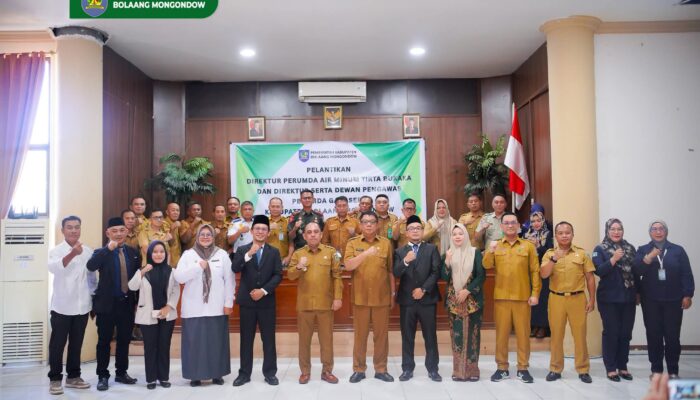 Perkuat Kinerja BUMD, Bupati Yusra Alhabsyi Lantik Direksi Perumda Tirta Bukaka dan Perumda Gadasera